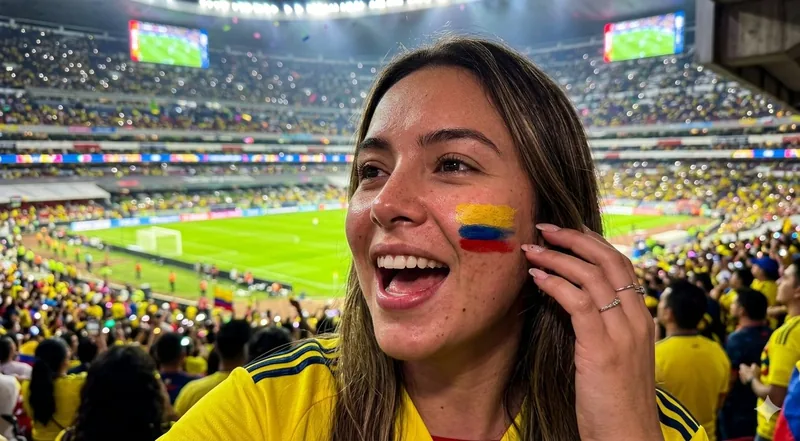Fan colombiana en estadio